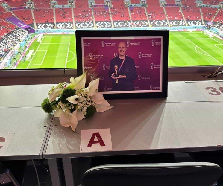 Rinden homenaje a periodista que murió en sede del Mundial