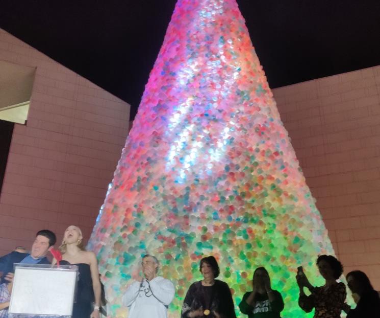 Enciende Samuel la Macro Navidad