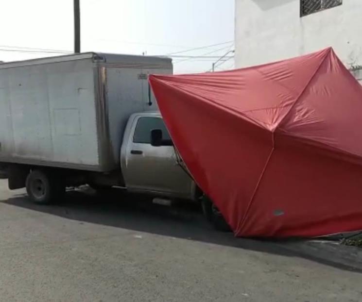 Derriba camión sin frenos puesto de tacos Derriba camión sin frenos puesto de tacos