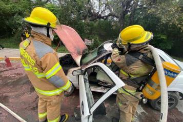 Consume fuego auto de trabajador al sur de NL
