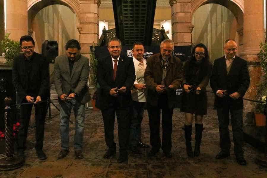 Estudiantes presentan fotografías en Palacio Municipal SLP