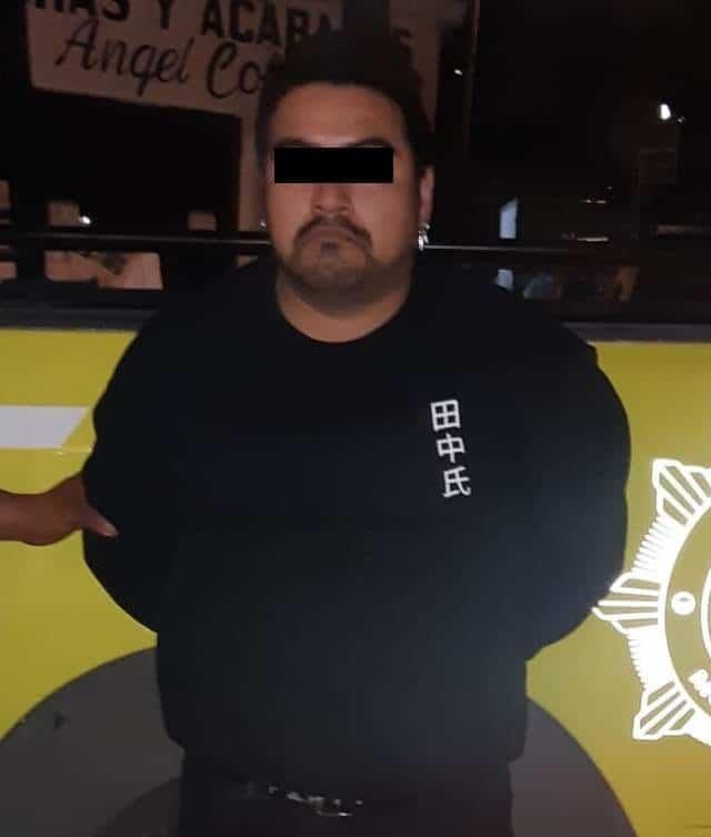 Detenido en vehículo con placas colgadas