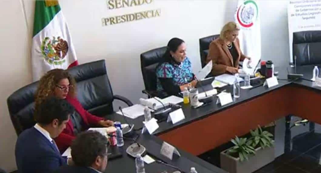 En 35 minutos y sin discusión, aprueban Plan B En 35 minutos y sin discusión, aprueban Plan B