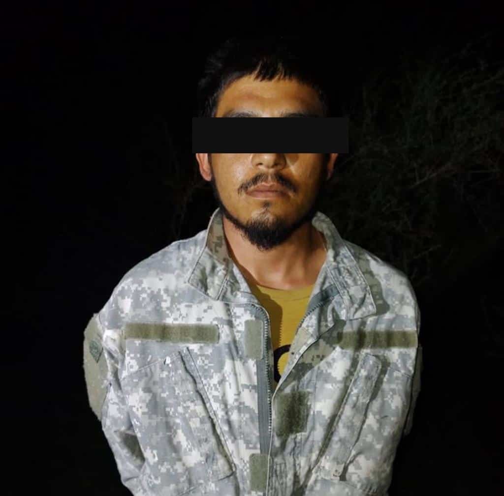 Cuatro personas, entre ellas un menor de edad, presuntos integrantes de un grupo de la delincuencia organizada, fueron detenidos en Sabinas Hidalgo