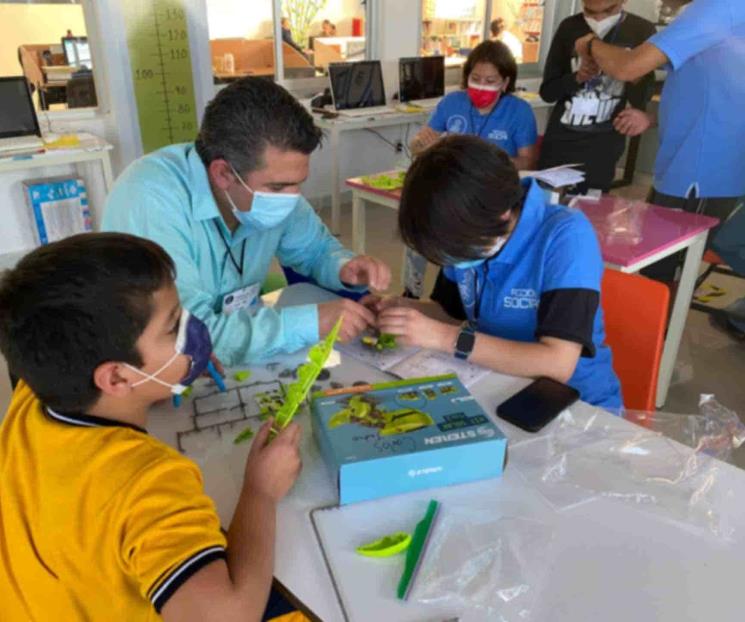 Estudiantes de Tec enseñan robótica a niños con discapacidad Estudiantes de Tec enseñan robótica a niños con discapacidad