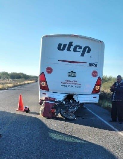 Impacta moto contra camión Impacta moto contra camión