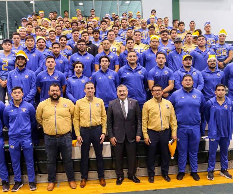 Se citan Auténticos en foto deportiva de la UANL