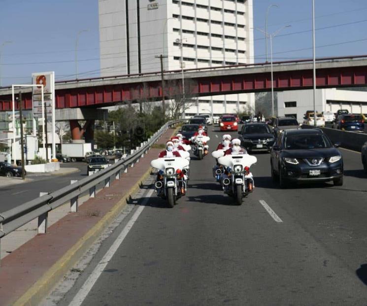 Recorre Santaclós en moto las calles de Monterrey Recorre Santaclós en moto las calles de Monterrey