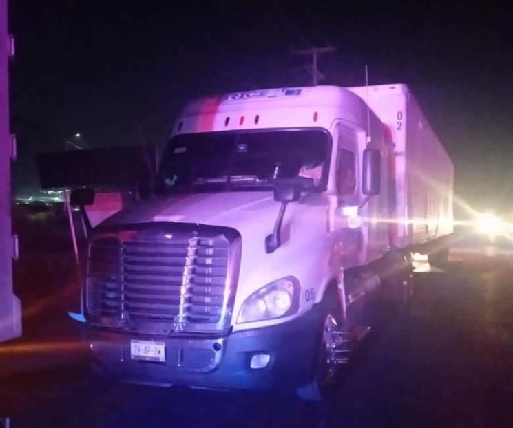 Detienen a dos polleros con migrantes Detienen a dos polleros con migrantes