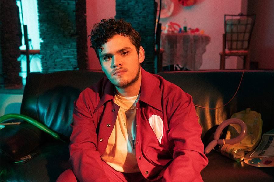 Egresado compone canción para el Mundial de Qatar 2022