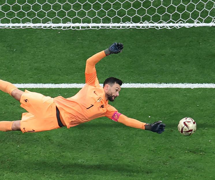 Iguala Lloris récord de más juegos en Mundiales
