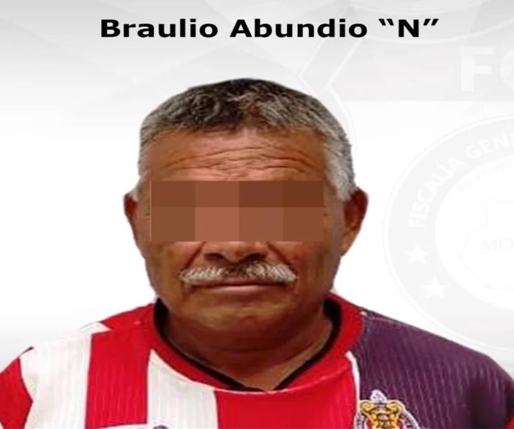 Dan 80 años de prisión a hombre por violar a su hija