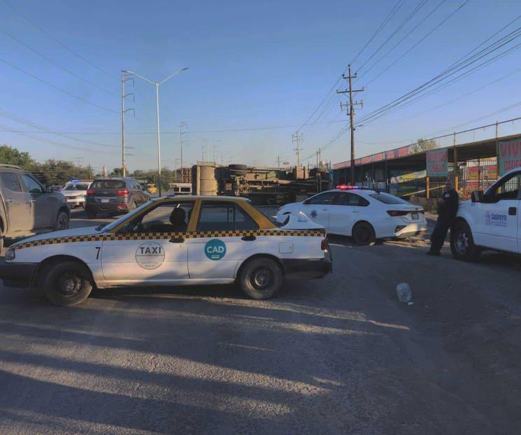 Vuelca camión recolector de basura Vuelca camión recolector de basura