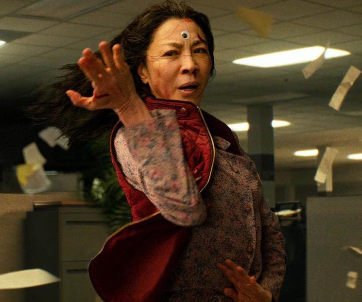 Multiverso de Michelle Yeoh llega a los Globos de Oro