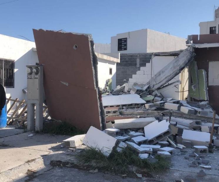Destruye casa explosión por acumulación  de gas