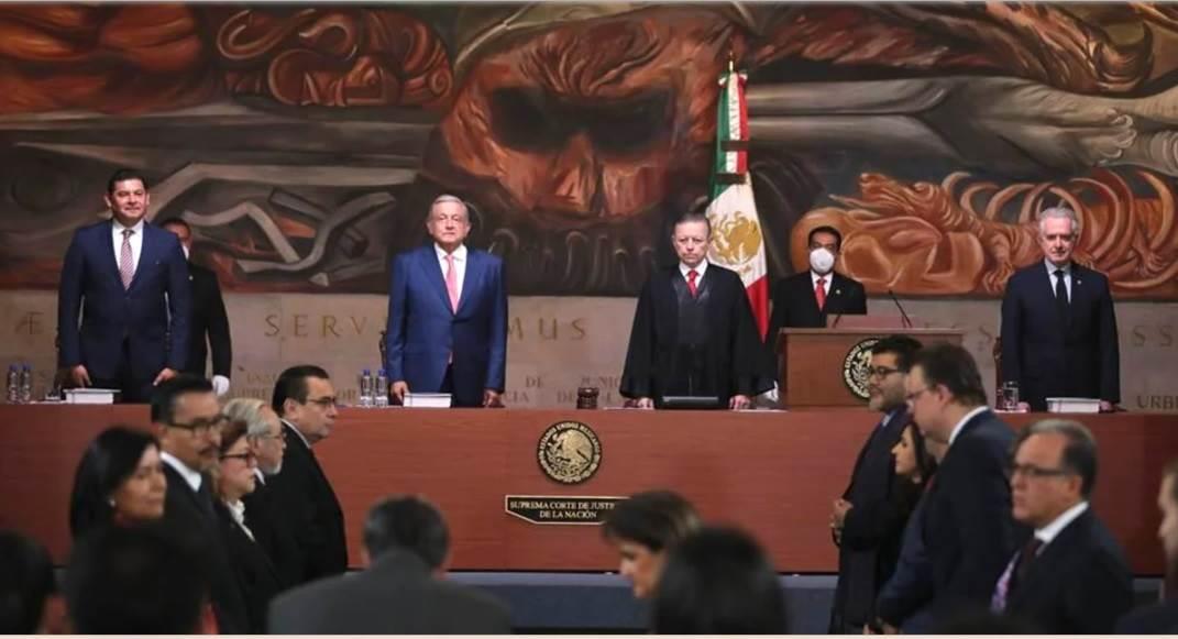 Zaldívar rinde su último informe de labores