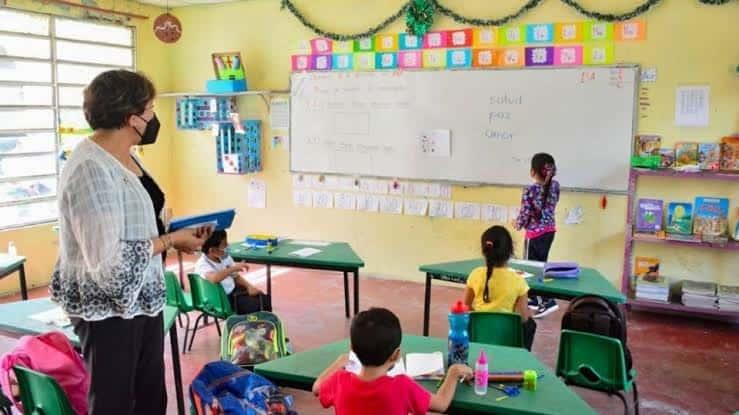 Salen alumnos de vacaciones