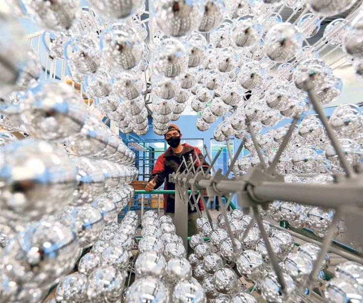 Llevan destellos de Navidad al mundo