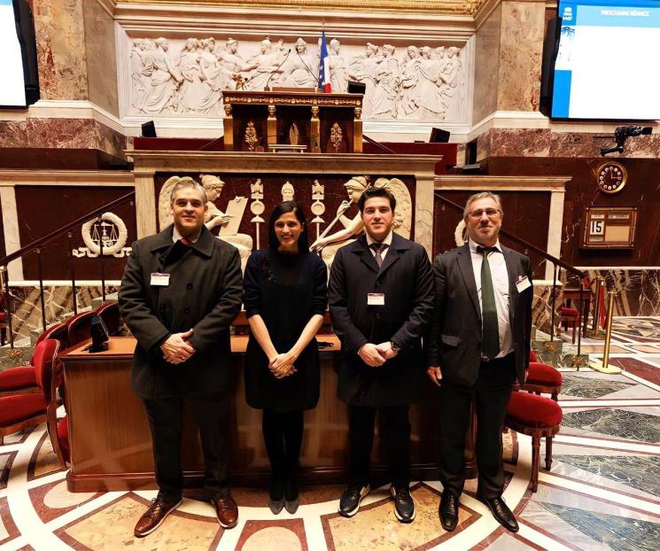 Presume Samuel nueva Constitución en Francia Presume Samuel nueva Constitución en Francia