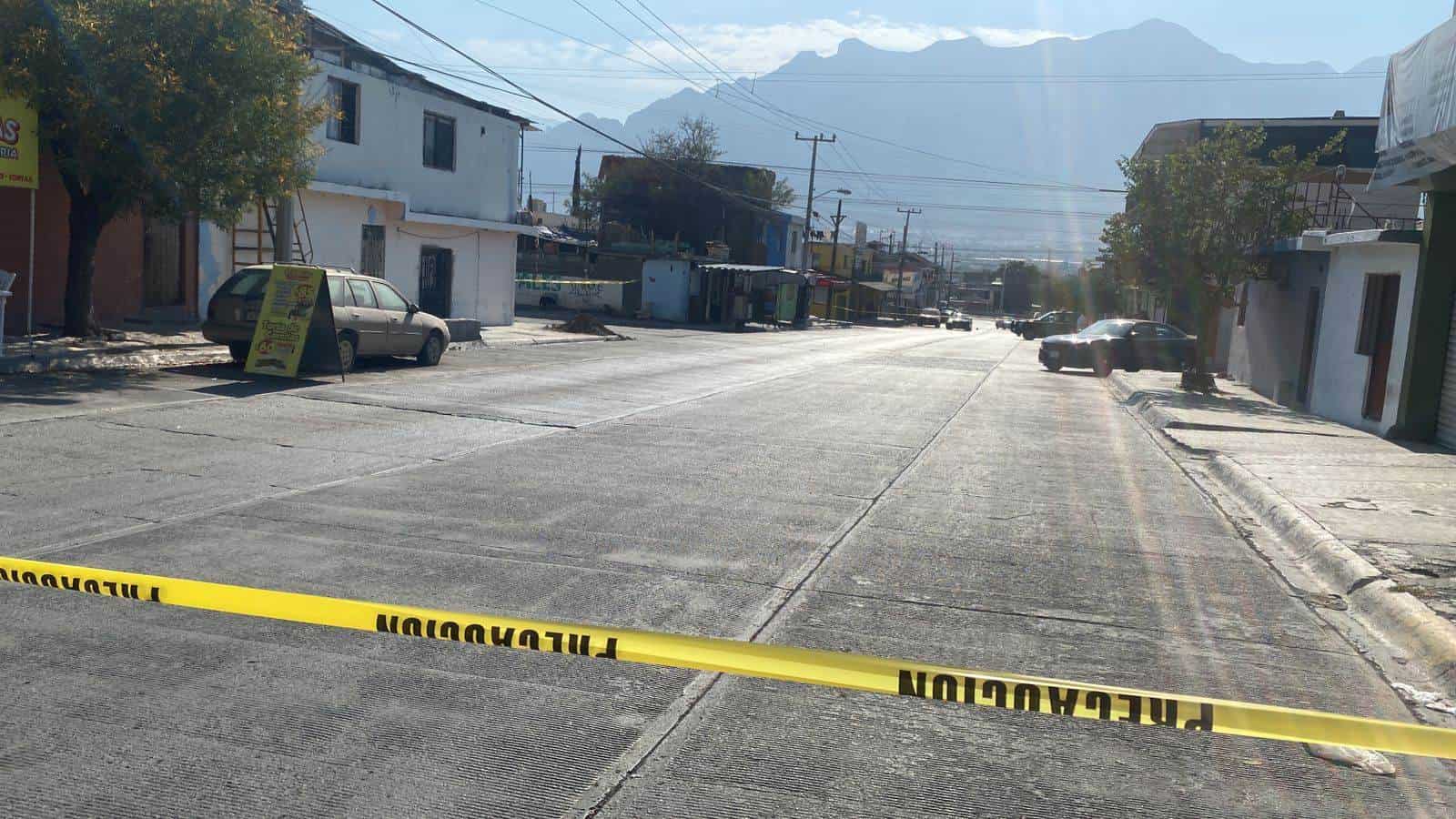 Luego de que la noche del jueves se registró un ataque a balazos en una casa señalada como punto de venta de droga, autoridades localizaron a una mujer de la tercera edad ejecutada