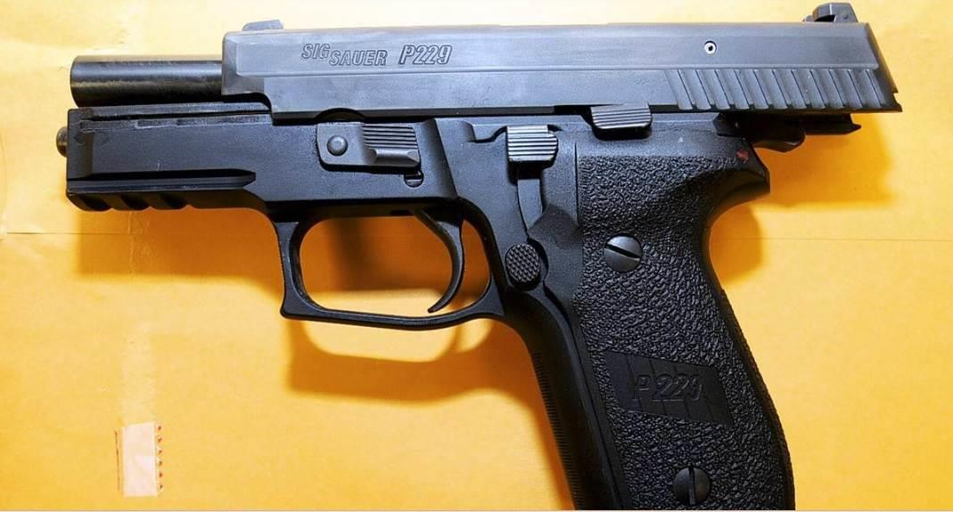 Adolescente genera pánico en secundaria por mostrar arma Adolescente genera pánico en secundaria por mostrar arma