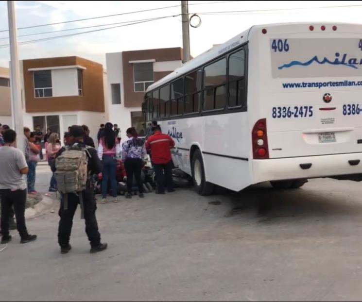 Resulta pareja herida al ser embestidos por camión