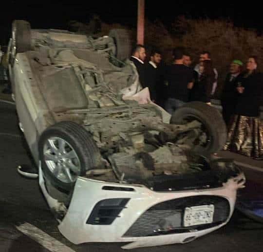 Deja volcadura tres heridos Deja volcadura tres heridos