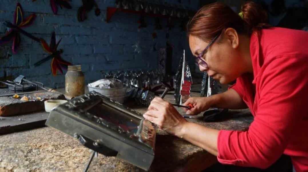 Artesanías de hojalata en Oaxaca, un oficio en resistencia