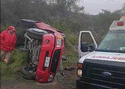 Sufren potosinos volcadura en Hualahuises Sufren potosinos volcadura en Hualahuises