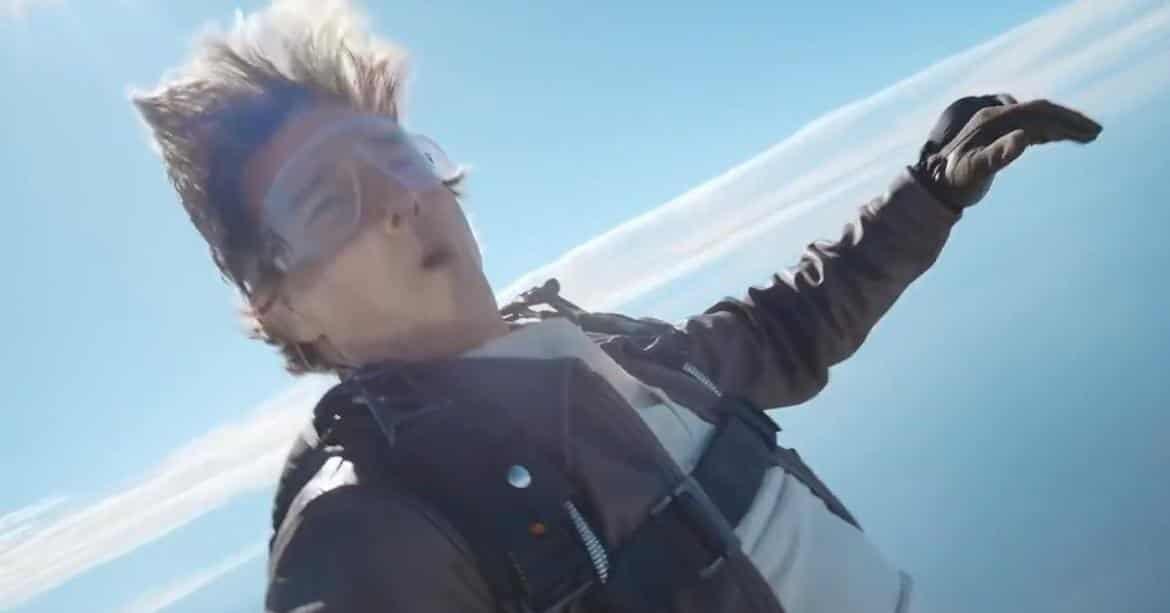 Tom Cruise agradece a sus fans mientras cae de helicóptero