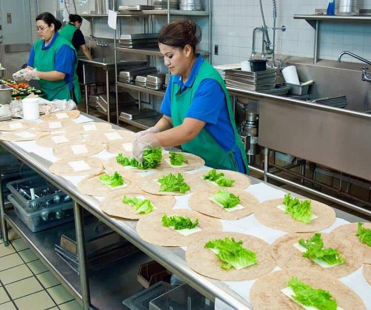 Retrocede economía en noviembre luego de 4 meses al alza