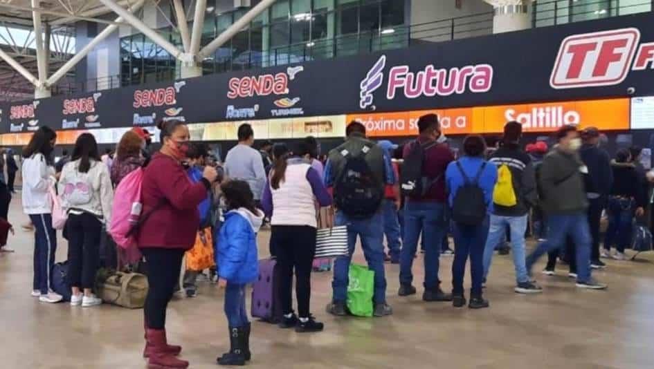 Abarrotan la central de autobuses