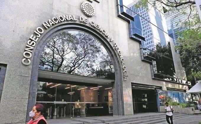 Conacyt reconoce a investigadores del SIN cuestionados
