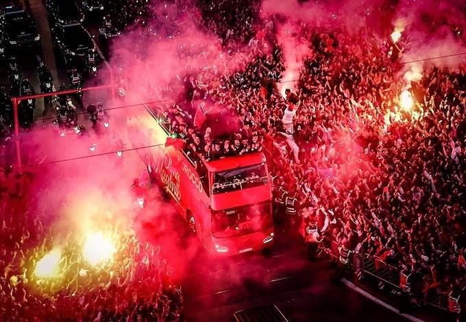 Reciben como héroes a la selección de Marruecos Reciben como héroes a la selección de Marruecos