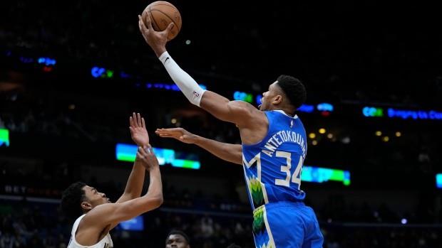 Brilla Giannis y Bucks gana a Pelícanos