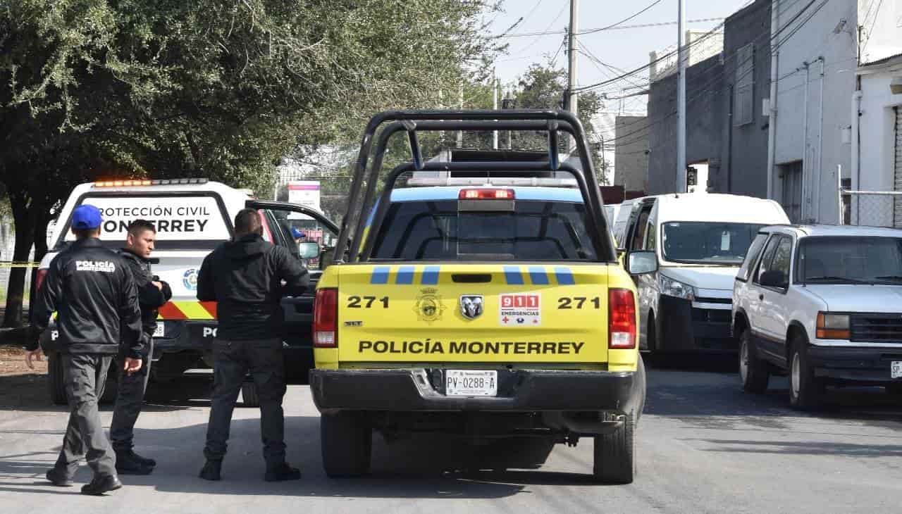 Luego de un llamado anónimo al C-4 de Monterrey sobre pirotecnia en dos camionetas y una bodega, policías municipales lograron asegurar la carga