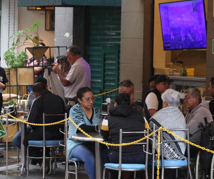 Restaurantes mantienen protocolos sanitarios por Covid-19