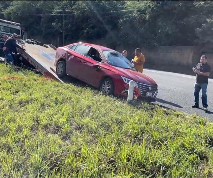 Deja volcadura dos lesionados Deja volcadura dos lesionados