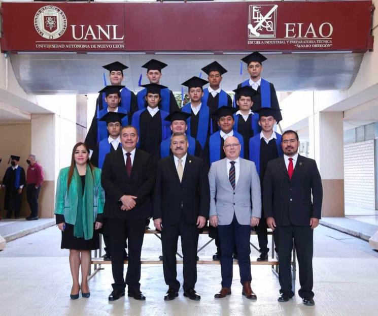 Concluyen sus estudios en técnico dual de la UANL Concluyen sus estudios en técnico dual de la UANL