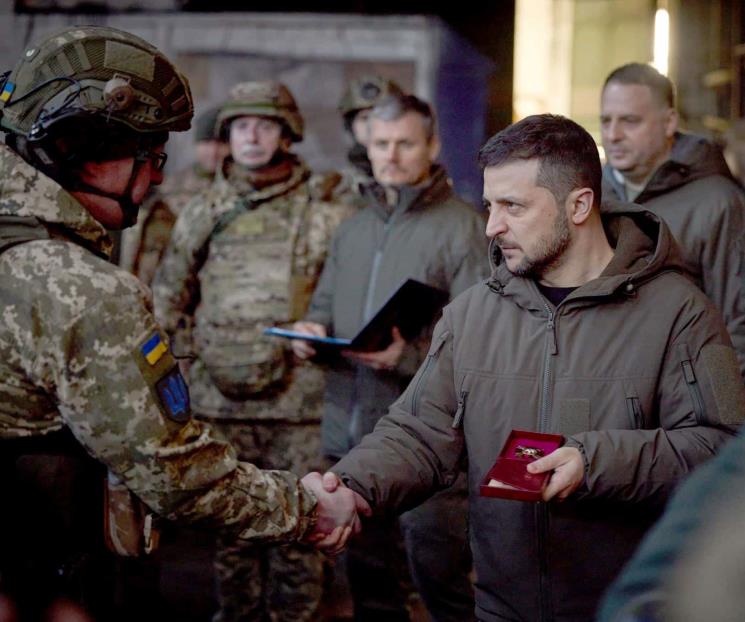 Zelensky visita el frente de batalla