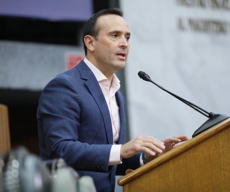 Va Congreso por controversia contra Samuel García