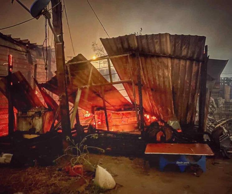 Se incendian tres tejabanes Se incendian tres tejabanes