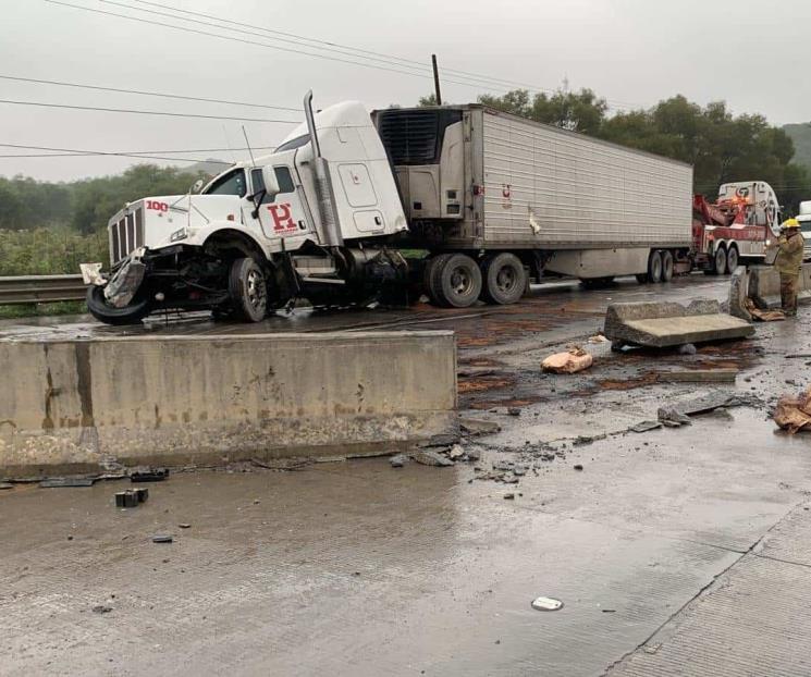 Derrapa y se estrella