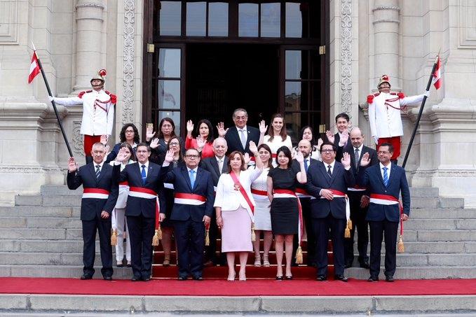 Reajusta Dina Boluarte  gabinete de Perú