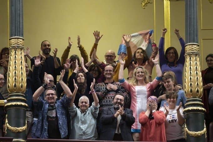 Diputados españoles aprueban “Ley Trans” Diputados españoles aprueban “Ley Trans”