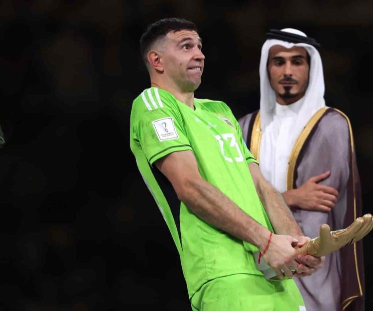 Piden quitarle al Dibu Guante de Oro Piden quitarle al Dibu Guante de Oro