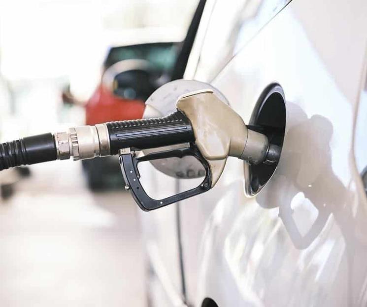 Baja gasolina en EU, pero no en México