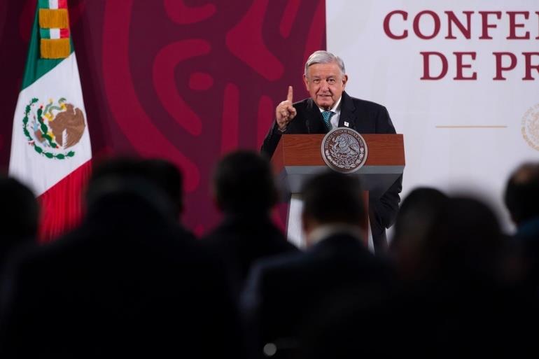 AMLO minimiza plagio de tesis de la ministra Esquivel Mossa AMLO minimiza plagio de tesis de la ministra Esquivel Mossa