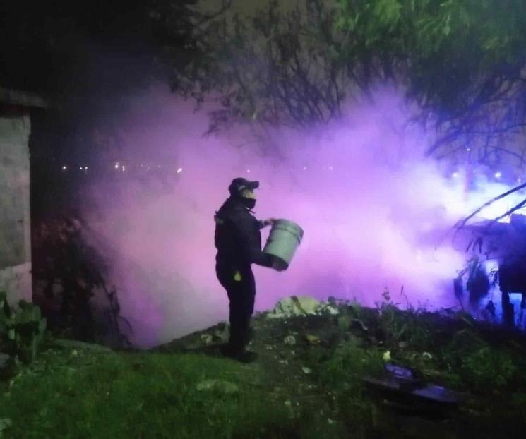 Rescatan a hombre de incendio Rescatan a hombre de incendio