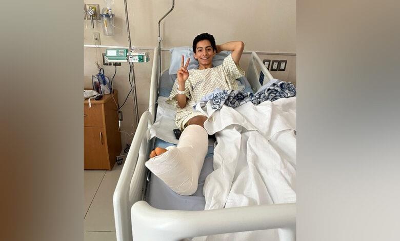 Operan a Donovan Carrillo del tobillo